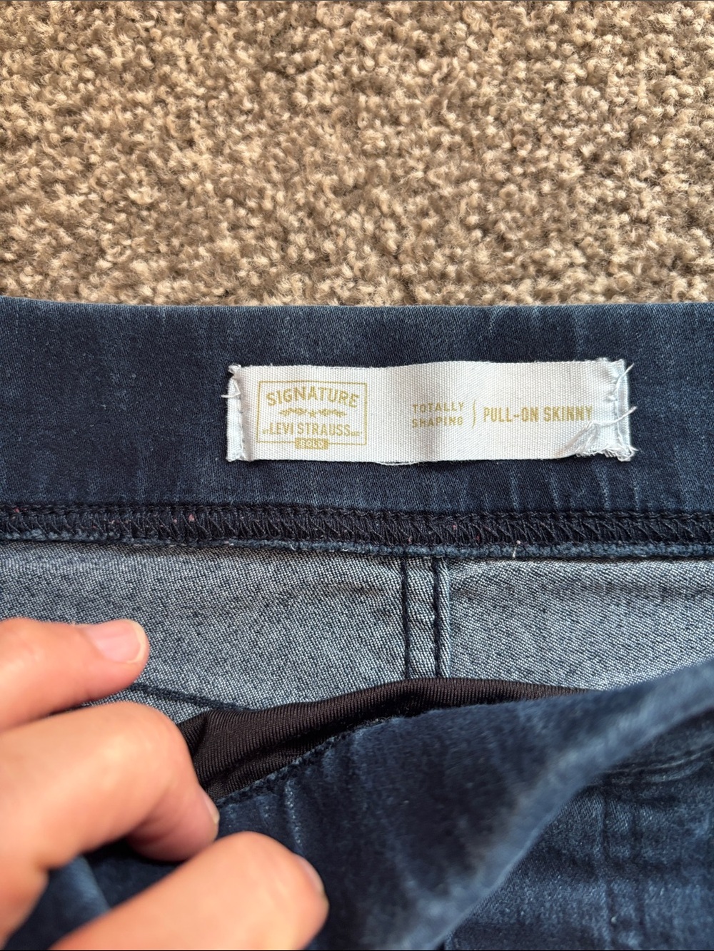 Levi Strauss Women Pull On Skinny Jeans size 2M w26 by l 30 - Picture 4 of 8